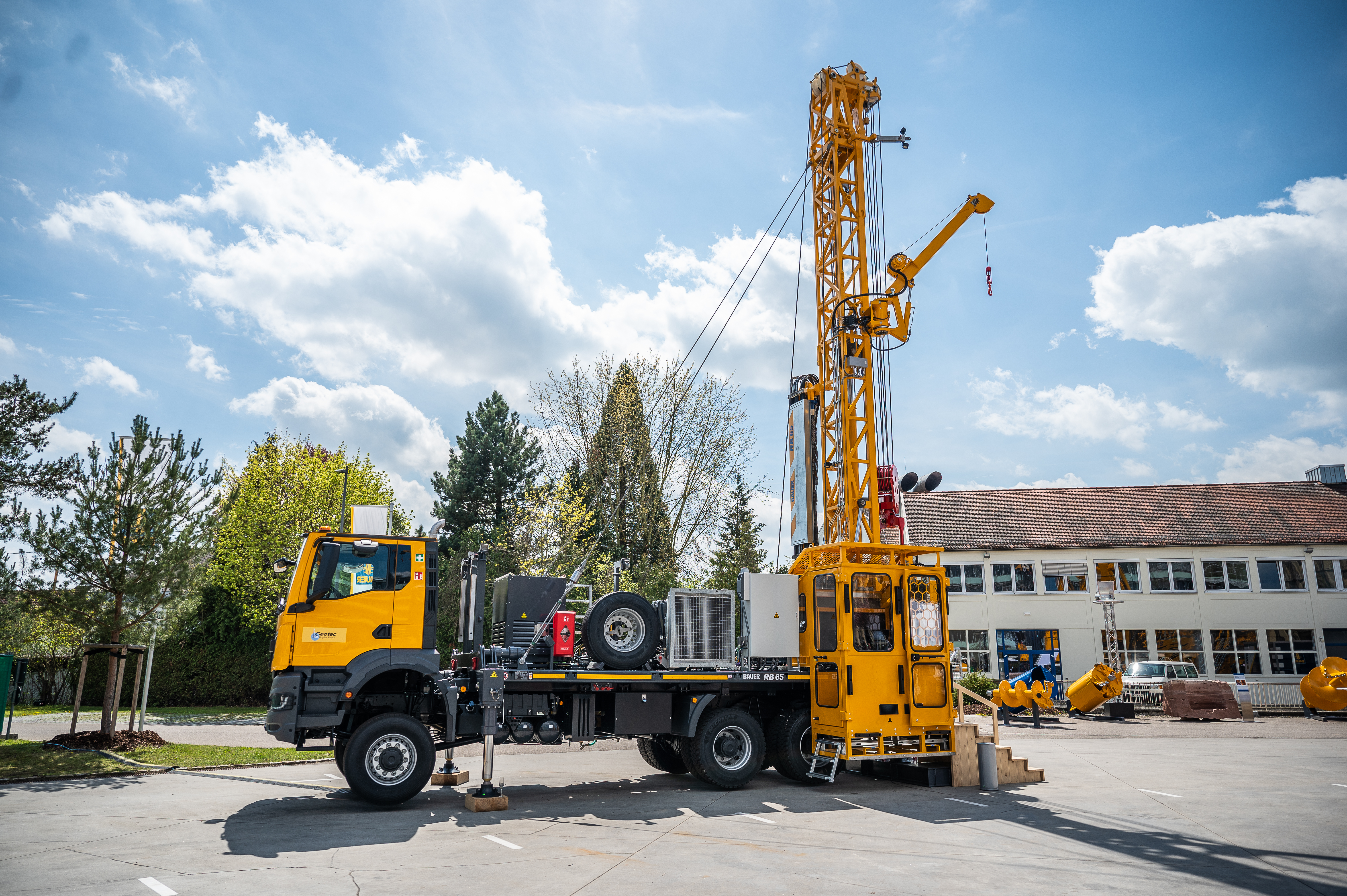 Bauer offers rigs for well construction, geothermal energy and exploration.