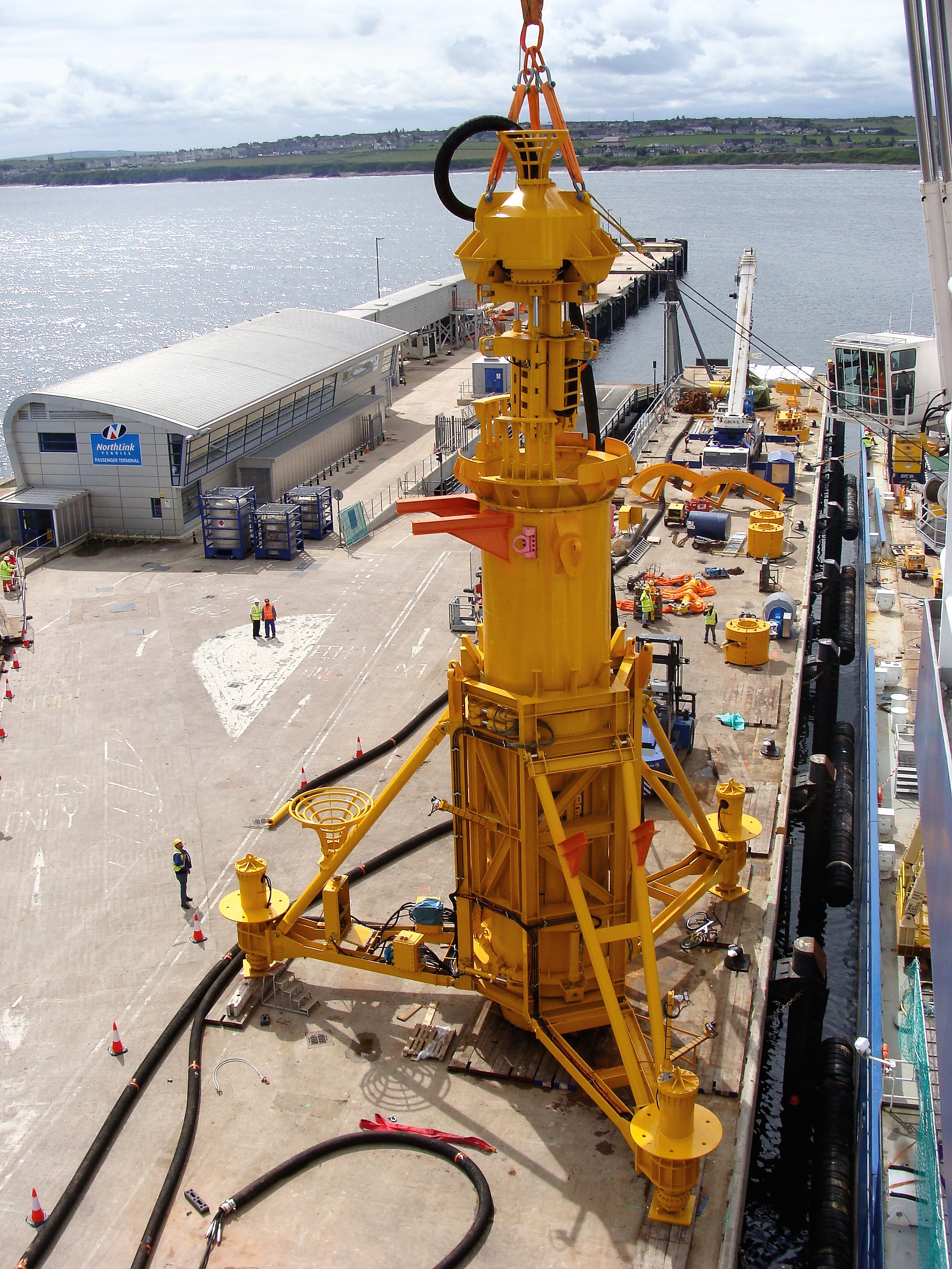 Le Bauer Sea Bed Drill BSD 3000 est une plateforme de forage sous-marine en haute mer qui fonctionne à l'aide d'un trépan à molettes utilisant le soufflage (air lift). Il est spécialement conçu pour le forage de roches. La profondeur maximale de forage est de 11 m.