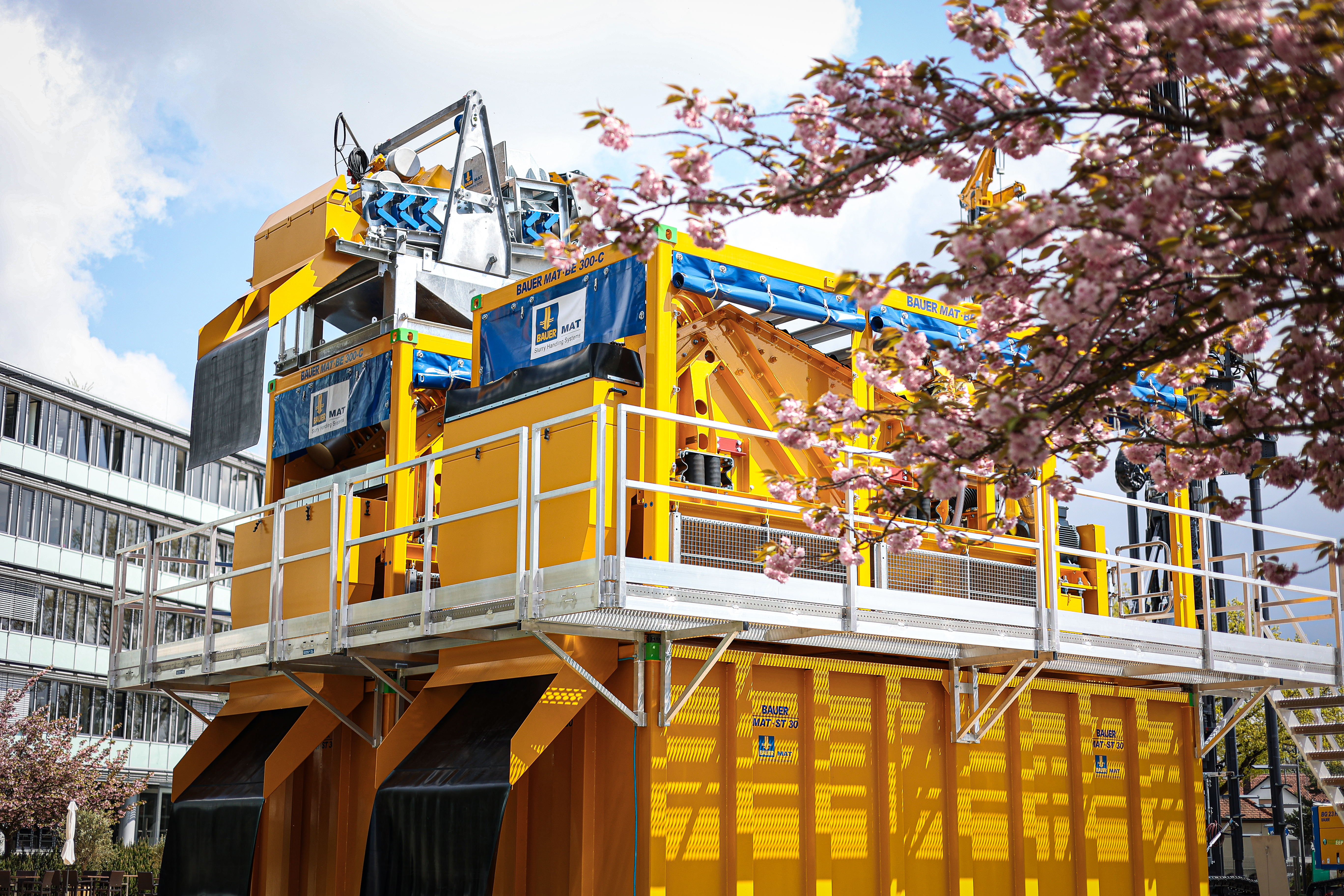 BAUER MAT Slurry Handling Systems is your partner for everything related to separation, mixing and pumping technology for specialist foundation engineering. 