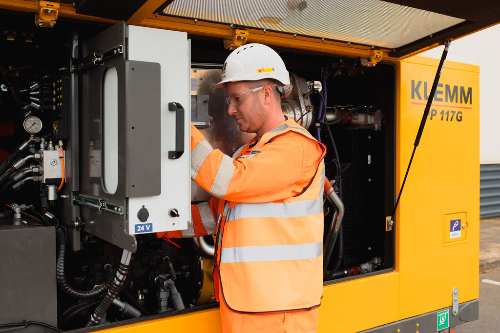 Klemm machine operator
