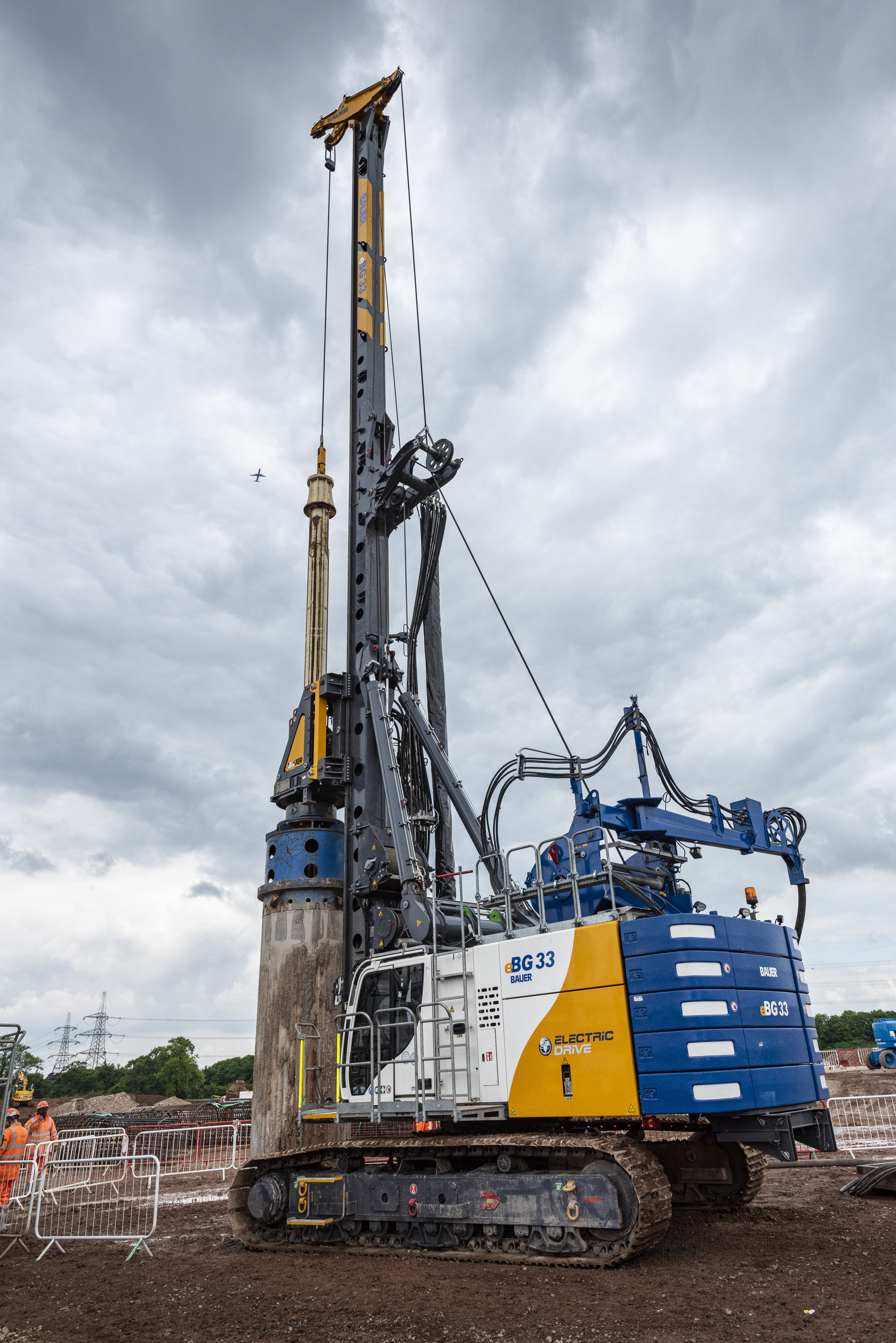 Bauer drilling rig eBG 33