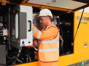 Klemm machine operator