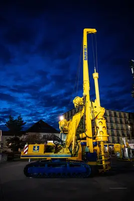 BAUER BG 7 drilling rig